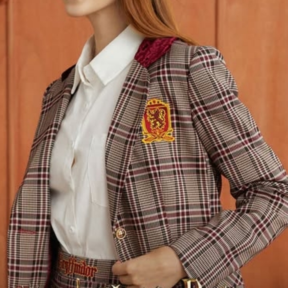 Harry Potter Gryffindor Embroidered Crest Blazer Jacket - Picture 2 of 12